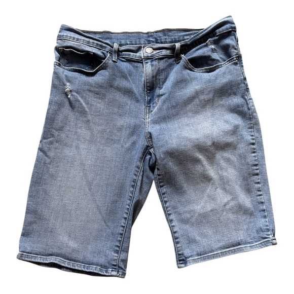 Levi's Bermuda Jean Shorts Blue Light Wash Size 33 - Picture 3 of 10